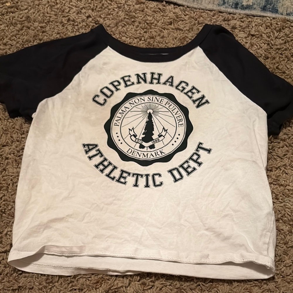 Hollister Black and White Graphic Crop Top